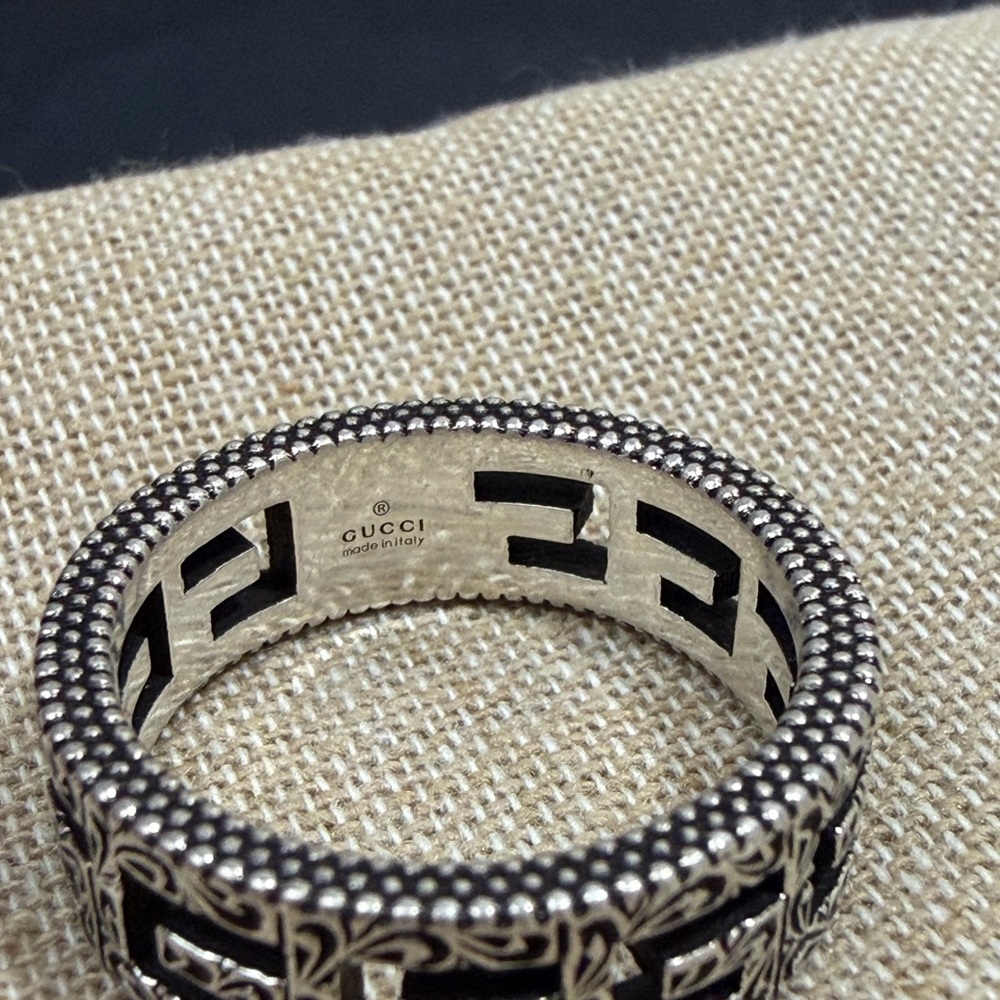 Gucci Square GG Silver Rings - Picture 8 of 9